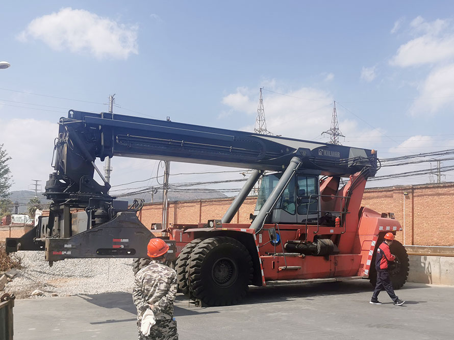 工廠設(shè)備吊裝搬運(yùn)服務(wù)